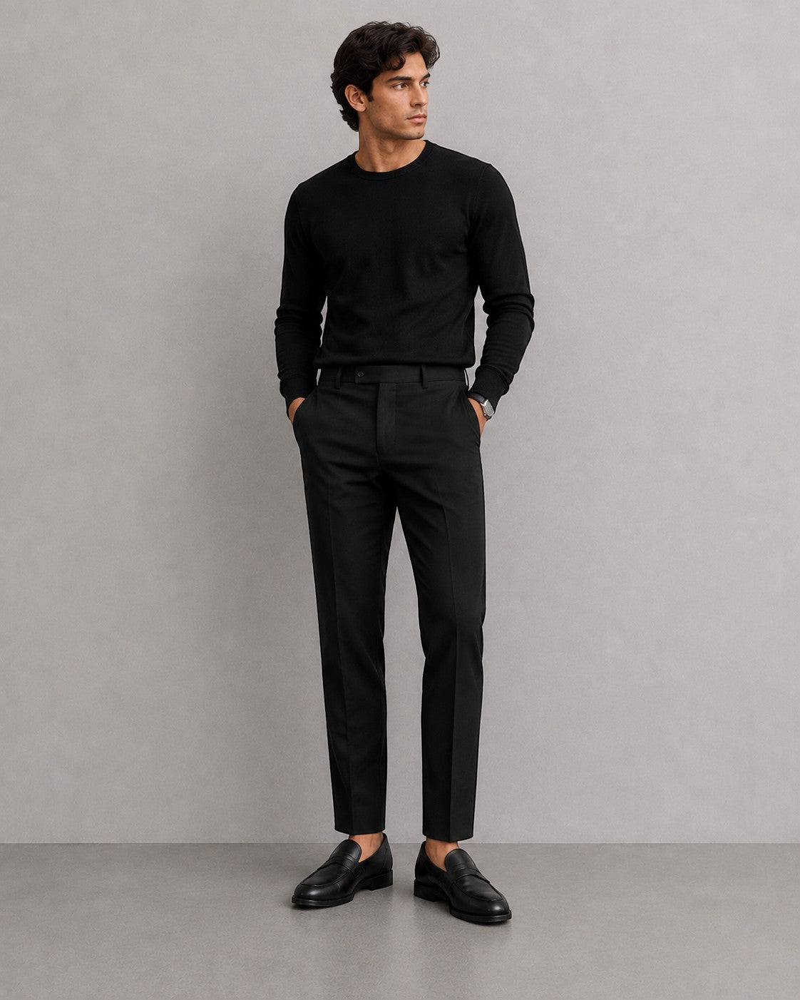 Hombre vistiendo pantalones de sastre negros Mildnight de The Picks Club con jersey a juego y mocasines